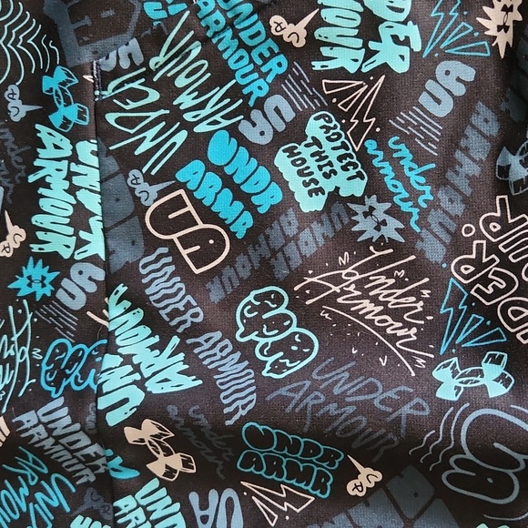 Boys UA Hoodie, Size Medium - Picture 2 of 4